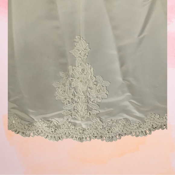 Beautiful Satin & Lace Soft White Wedding Dress with Catherdral Train Size 12 - Picture 7 of 11